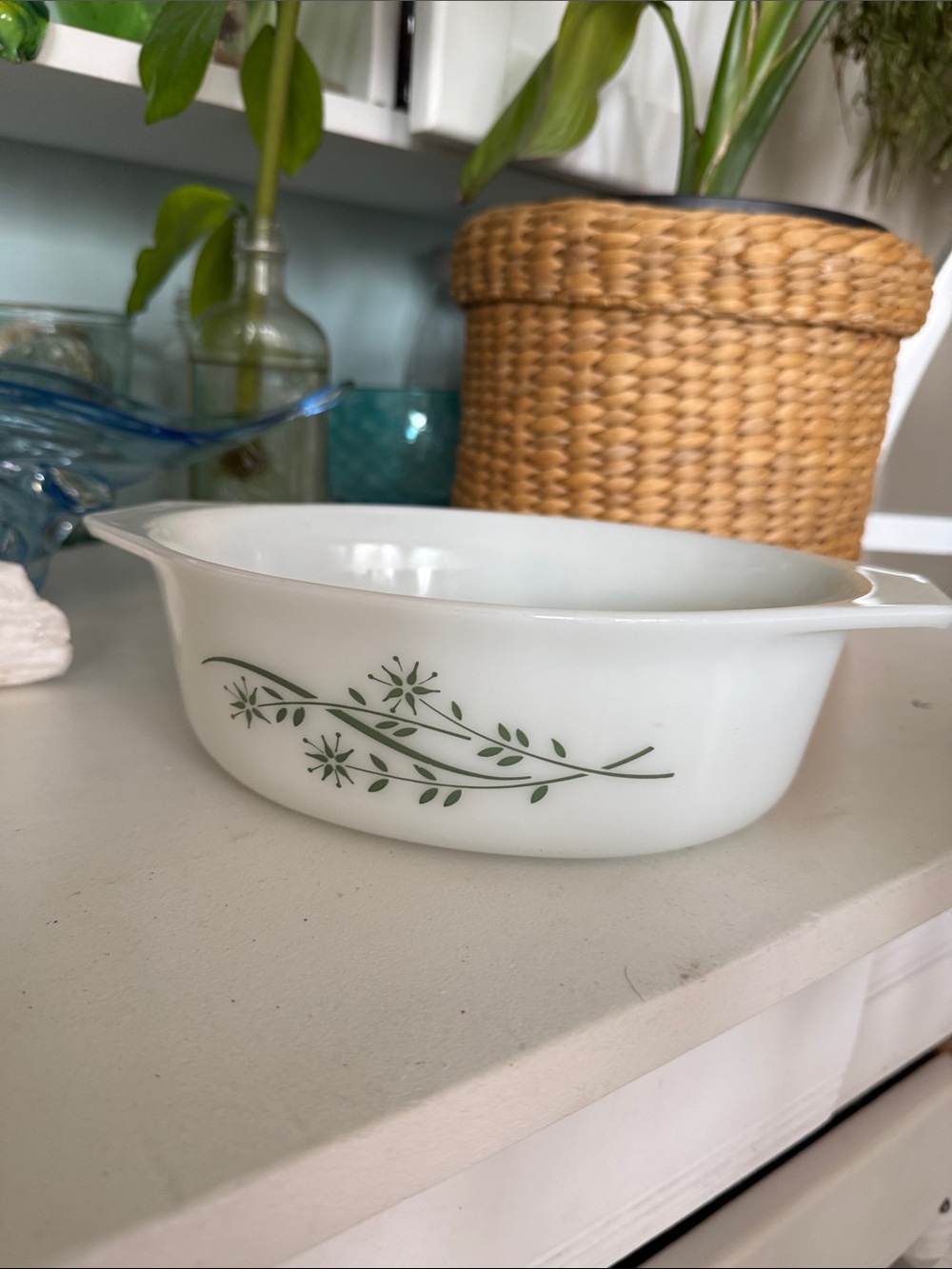 vintage Pyrex Green Honeysuckle 1.5-quart casserole dish from the 1960s no lid